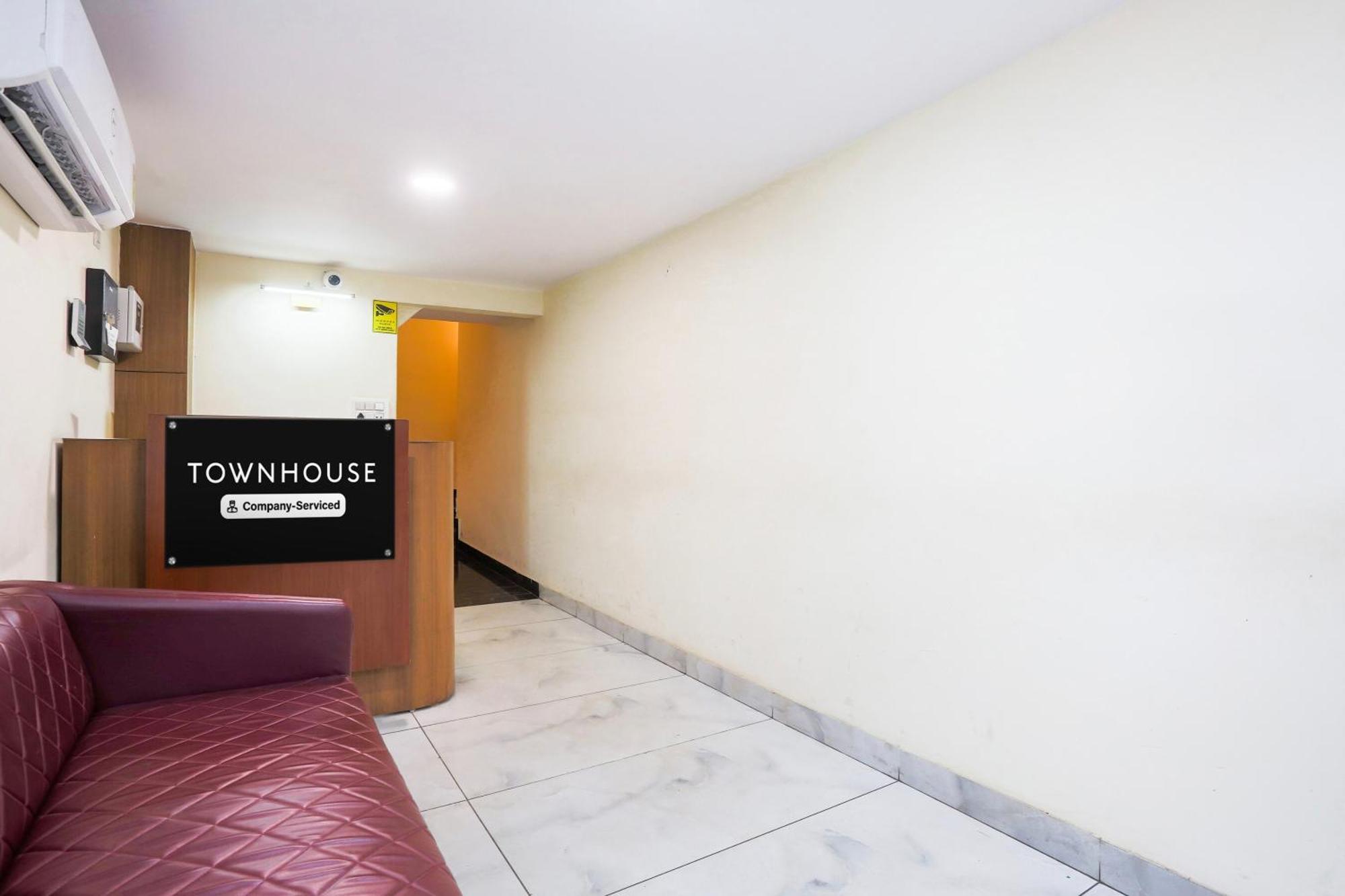 Super Townhouse Vikaspuri Hotel Delhi  Eksteriør billede
