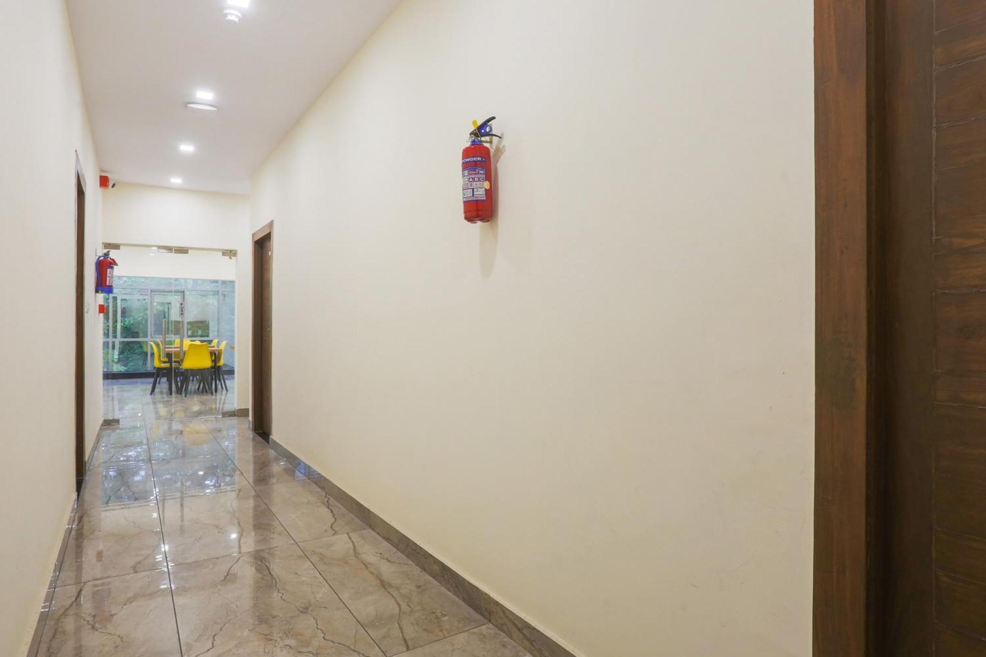Super Townhouse Vikaspuri Hotel Delhi  Eksteriør billede