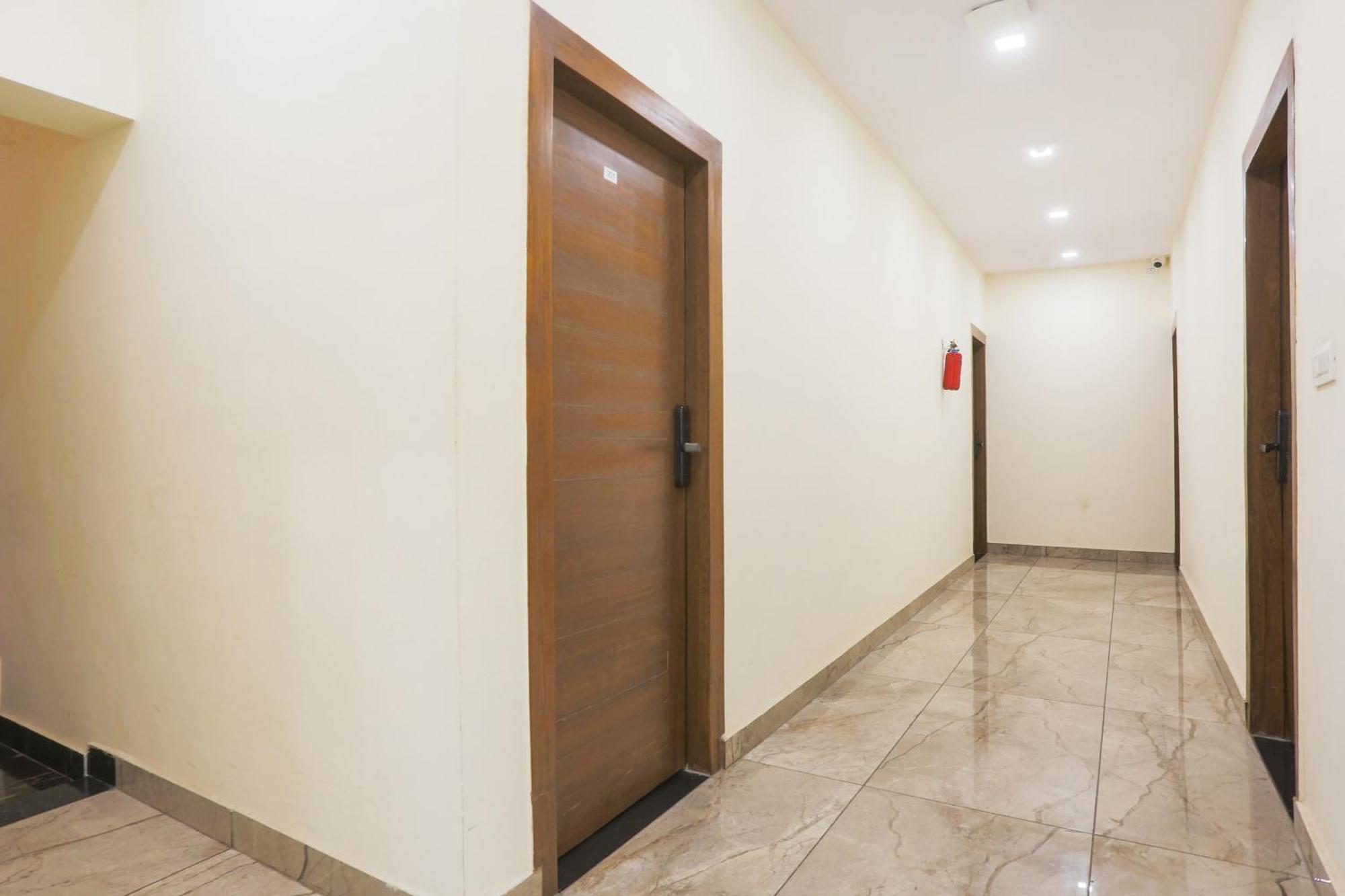 Super Townhouse Vikaspuri Hotel Delhi  Eksteriør billede