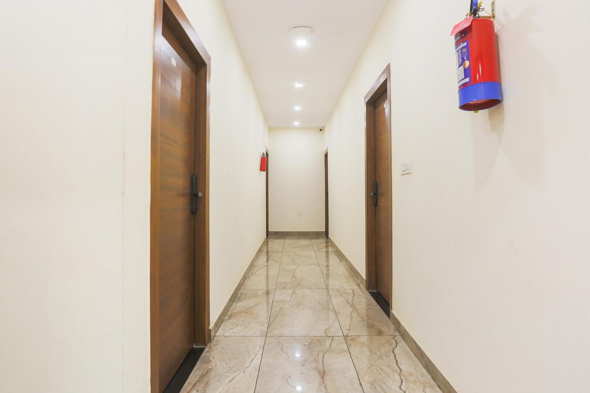 Super Townhouse Vikaspuri Hotel Delhi  Eksteriør billede